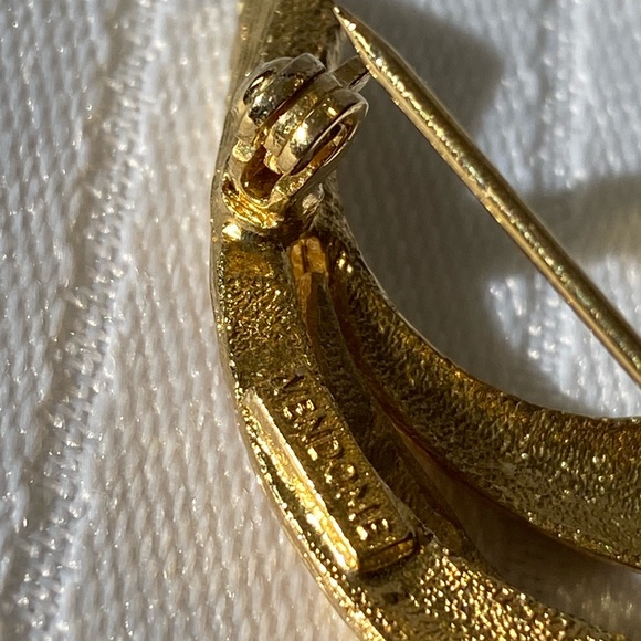 Vintage Designer Vendome Flower Gold Tone Brooch Pin - Picture 2 of 16